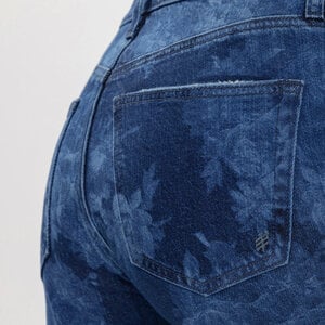 Silver Jeans - For Us Avery Relaxed Straight F308