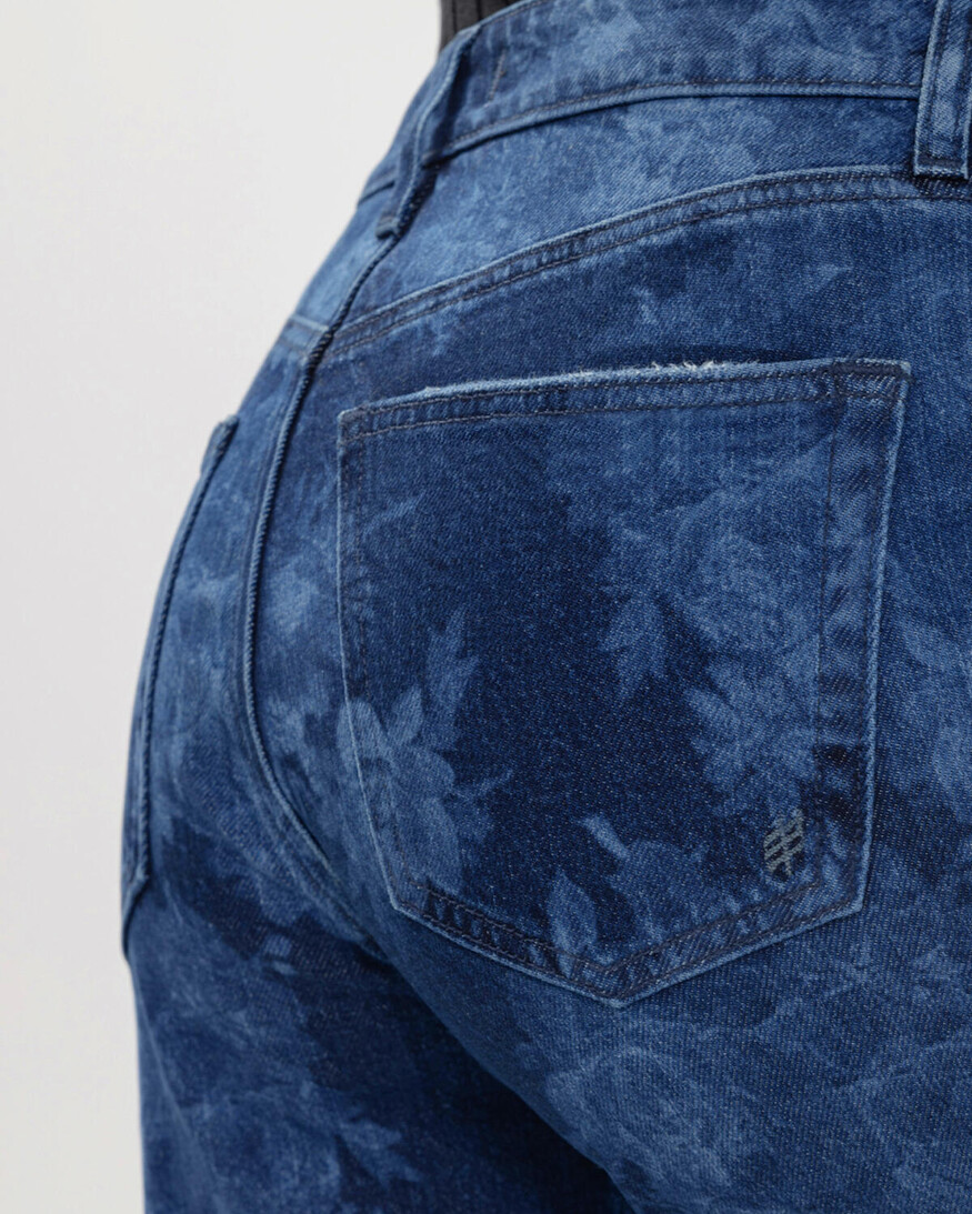 Silver Jeans - For Us Avery Relaxed Straight F308
