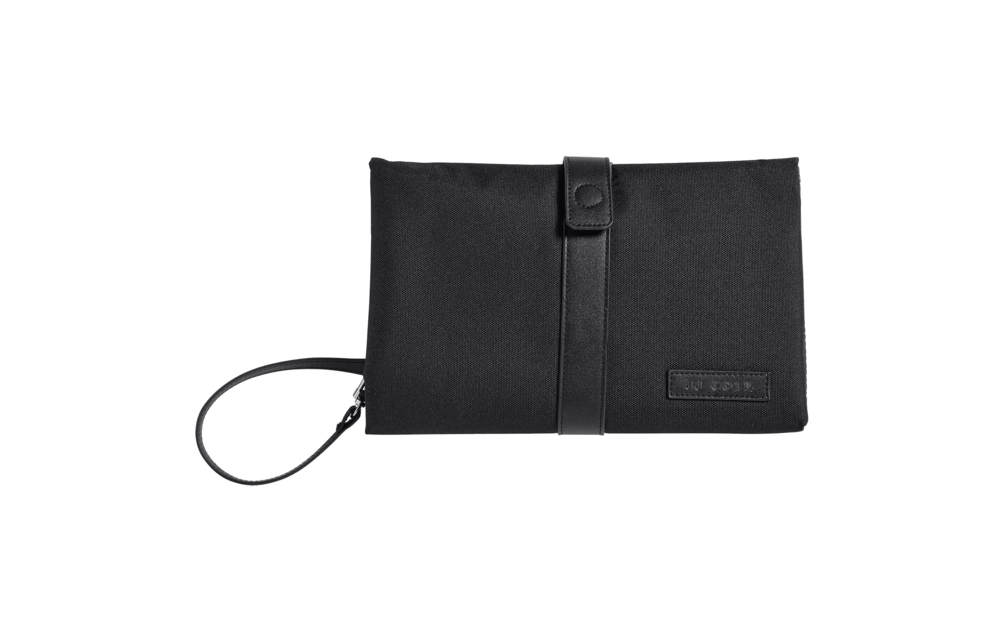 JJ Cole Changing Clutch In Blackout