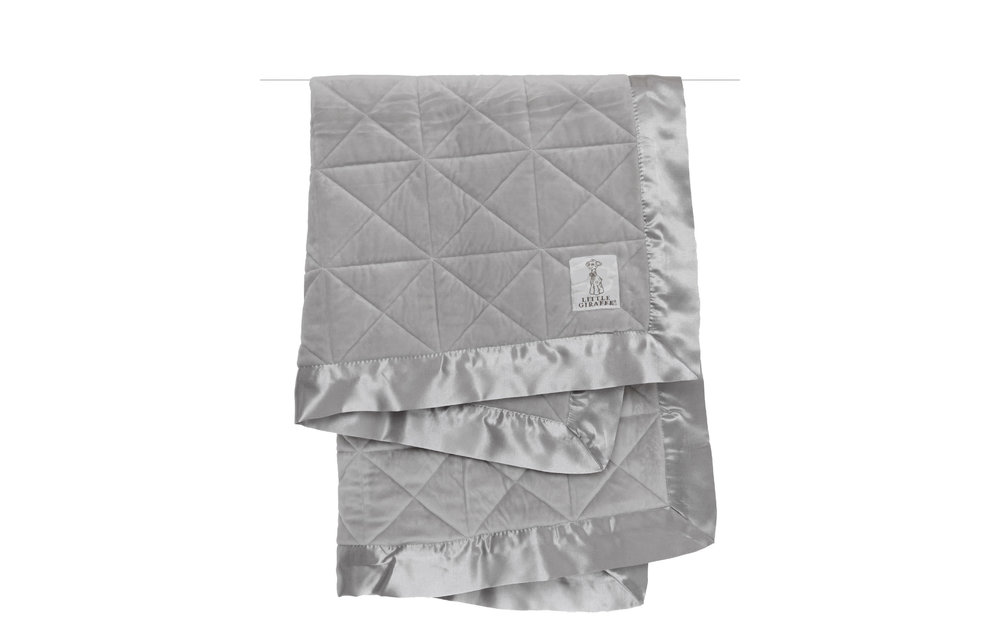 Little Giraffe Bliss Cross Quilt Blanket in Silver