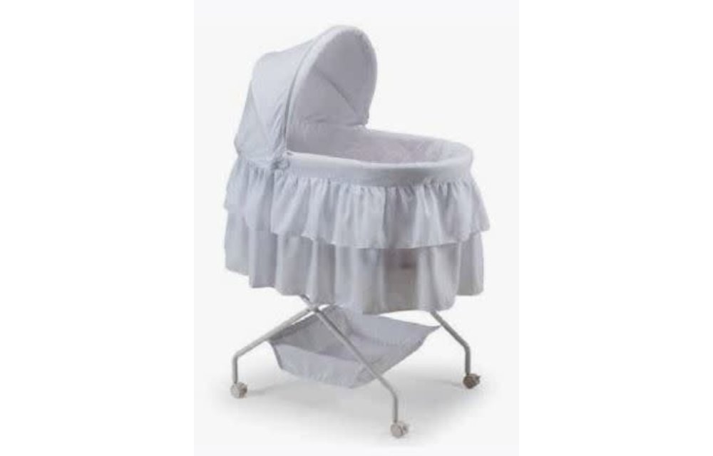Baby Time Madison Bassinett In White