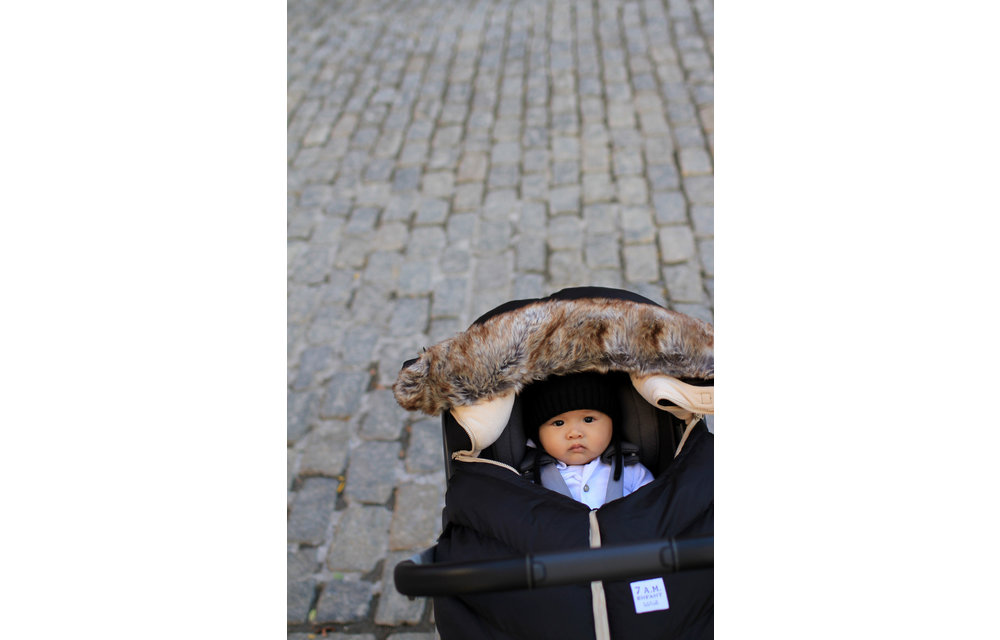 7 A.M. Enfant Car Seat Cover - Cocoon In Black Faux Fur 0-12 Months