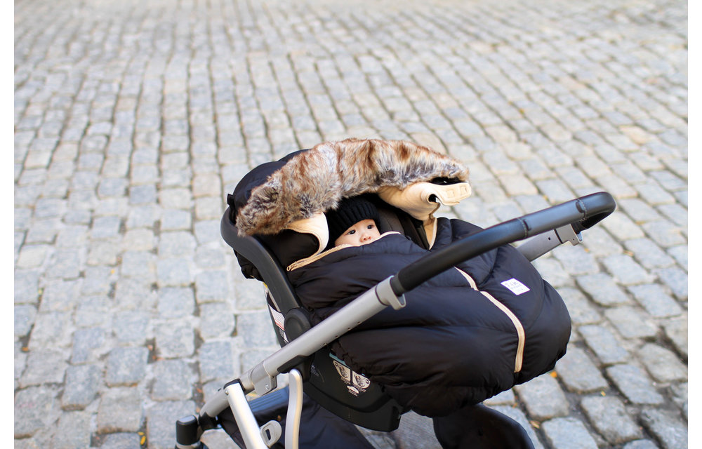 7 A.M. Enfant Car Seat Cover - Cocoon In Black Faux Fur 0-12 Months