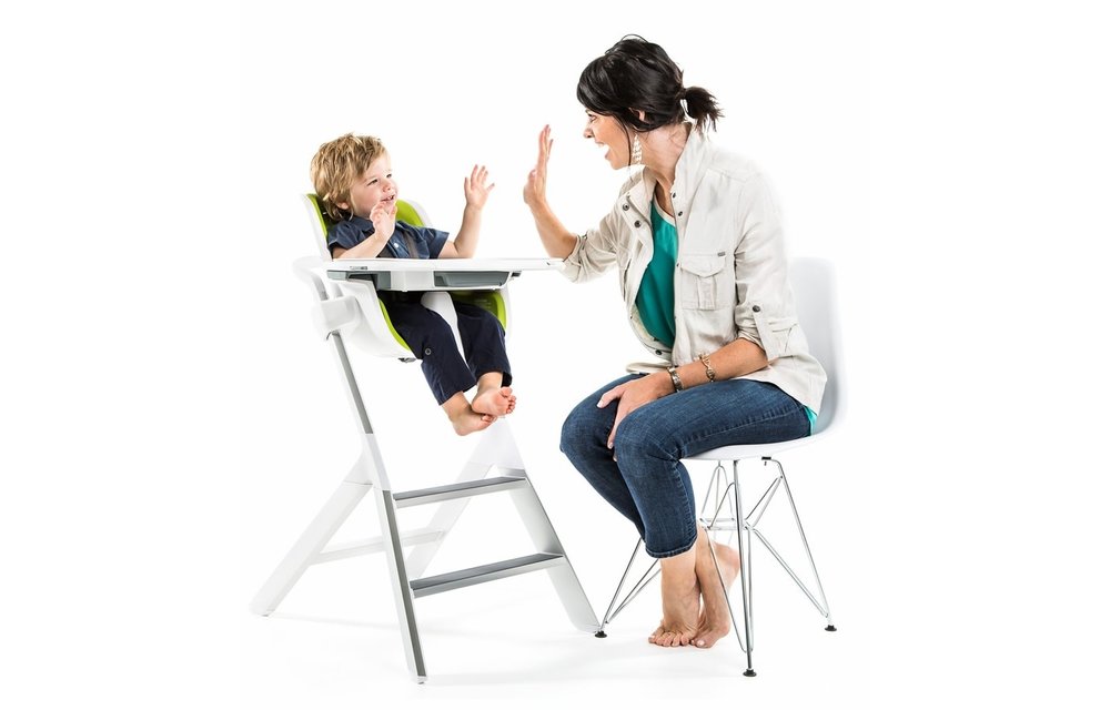 4 moms High Chair In White - Grey