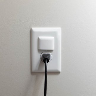Qdos Qdos StayPut Single Outlet Plug - White (12 Pack)