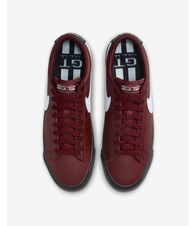 NIKE SB NIKE SB - BLAZER LOW PRO GT (ÉQUIPE FONCÉE ROUGE/BLEU LT ARMORY)