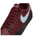 NIKE SB NIKE SB - BLAZER LOW PRO GT (ÉQUIPE FONCÉE ROUGE/BLEU LT ARMORY)