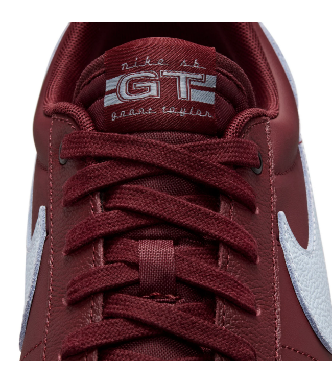 NIKE SB NIKE SB - BLAZER LOW PRO GT (ÉQUIPE FONCÉE ROUGE/BLEU LT ARMORY)