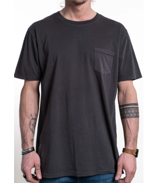 ROOKERY ROOKERY - T-SHIRT À POCHE TEINT EN PIGMENT (NOIR) ROOKERY ROOKERY - T-SHIRT À POCHE TEINT EN PIGMENT (NOIR)