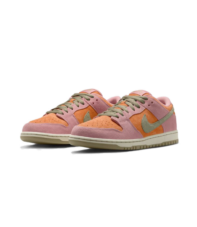 NIKE SB NIKE SB - DUNK LOW PRO (POUSSIÈRE D'ÉTOILES ROUGE/OLIVE NEUTRE)