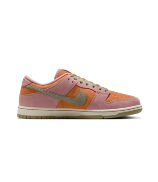 NIKE SB NIKE SB - DUNK LOW PRO (POUSSIÈRE D'ÉTOILES ROUGE/OLIVE NEUTRE)