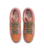 NIKE SB NIKE SB - DUNK LOW PRO (POUSSIÈRE D'ÉTOILES ROUGE/OLIVE NEUTRE)