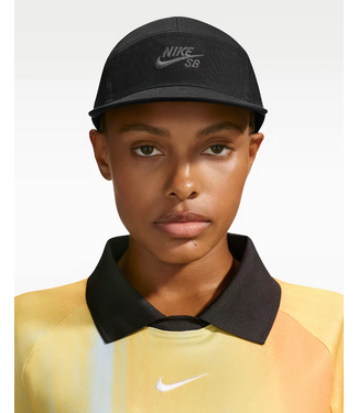 NIKE SB NIKE SB - FLY UNSTRUCTURED STRAPBACK CASQUETTE (NOIR/ GRIS FUMÉE FONCÉ)