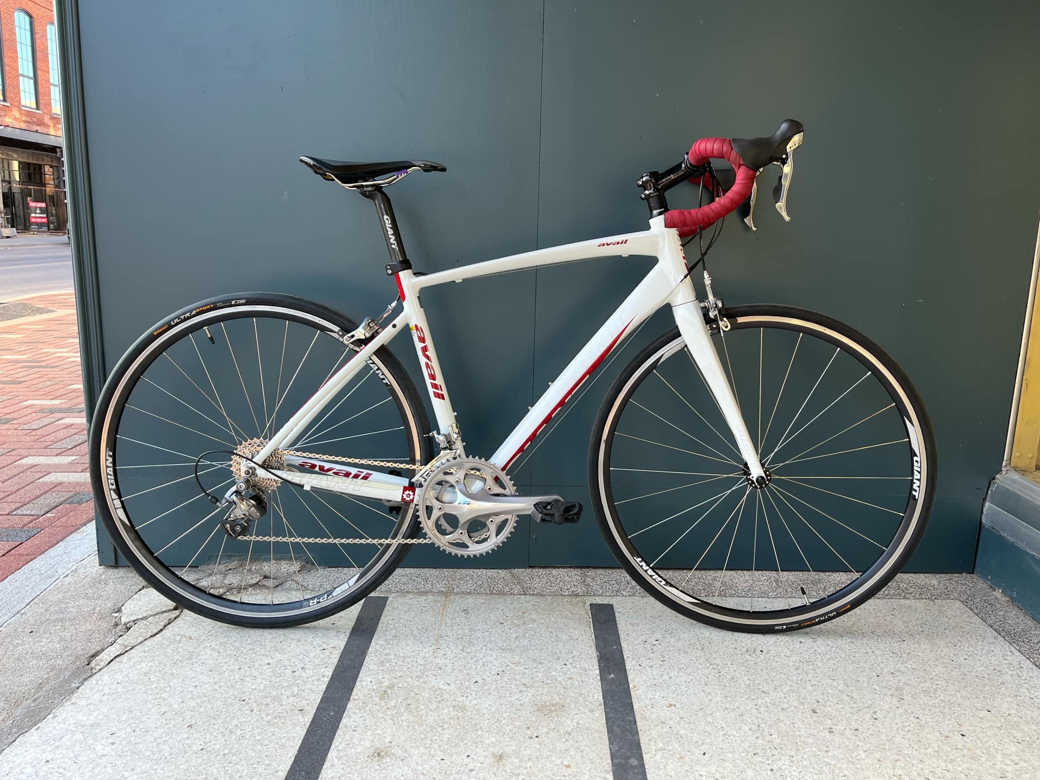 Refurbished Giant Avail S White ( 535mm TT )