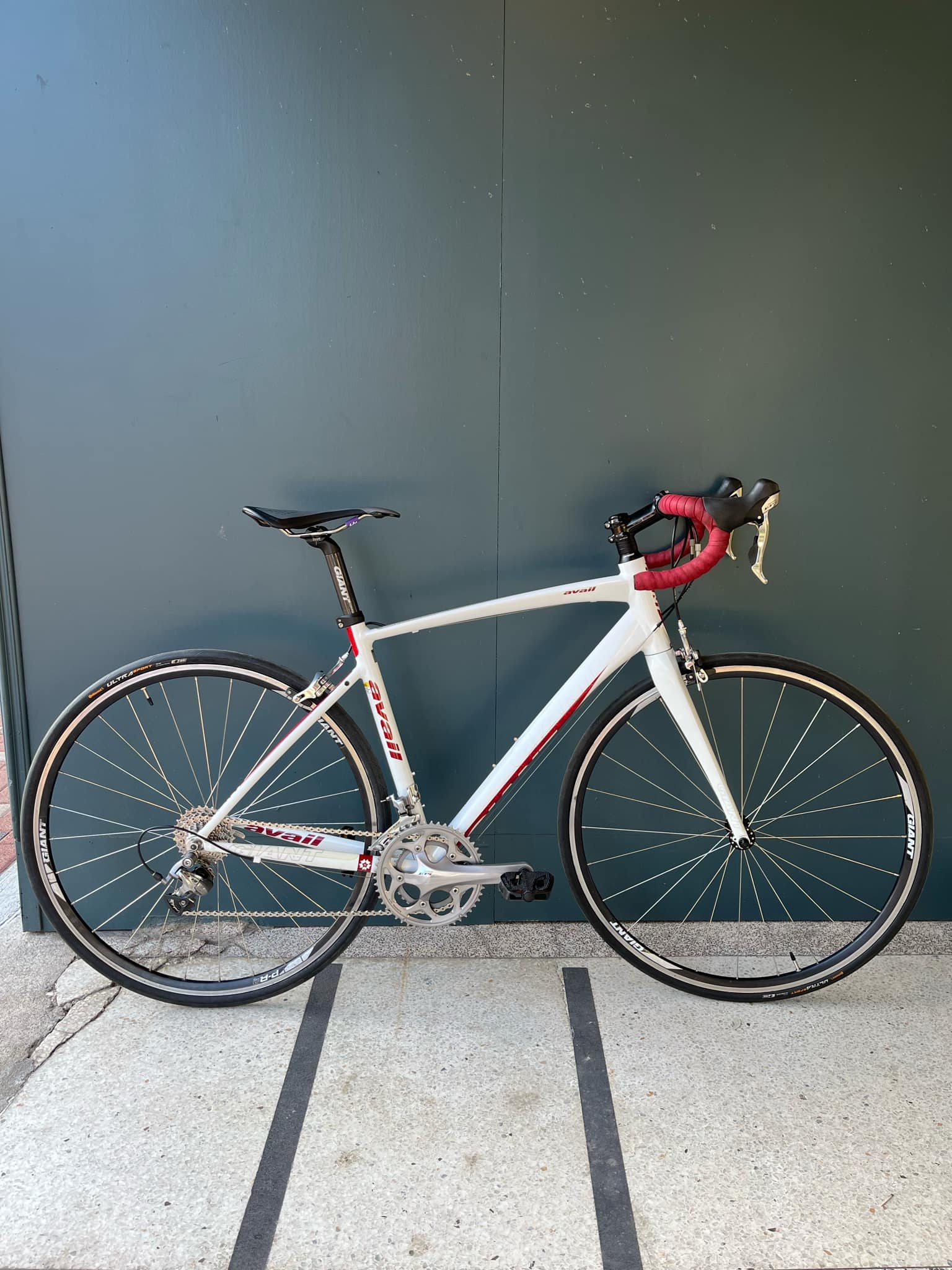 Refurbished Giant Avail S White ( 535mm TT )