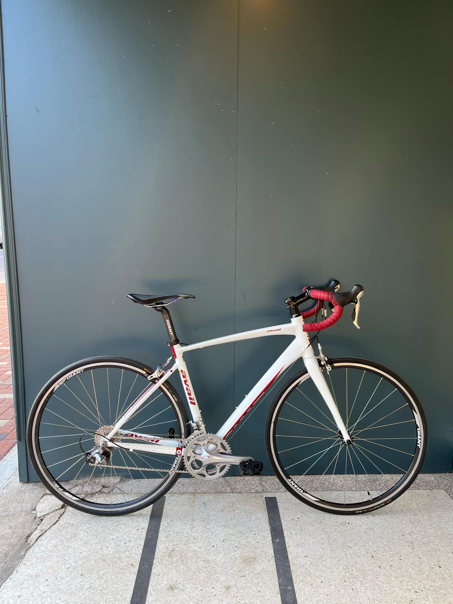 Refurbished Giant Avail S White ( 535mm TT )