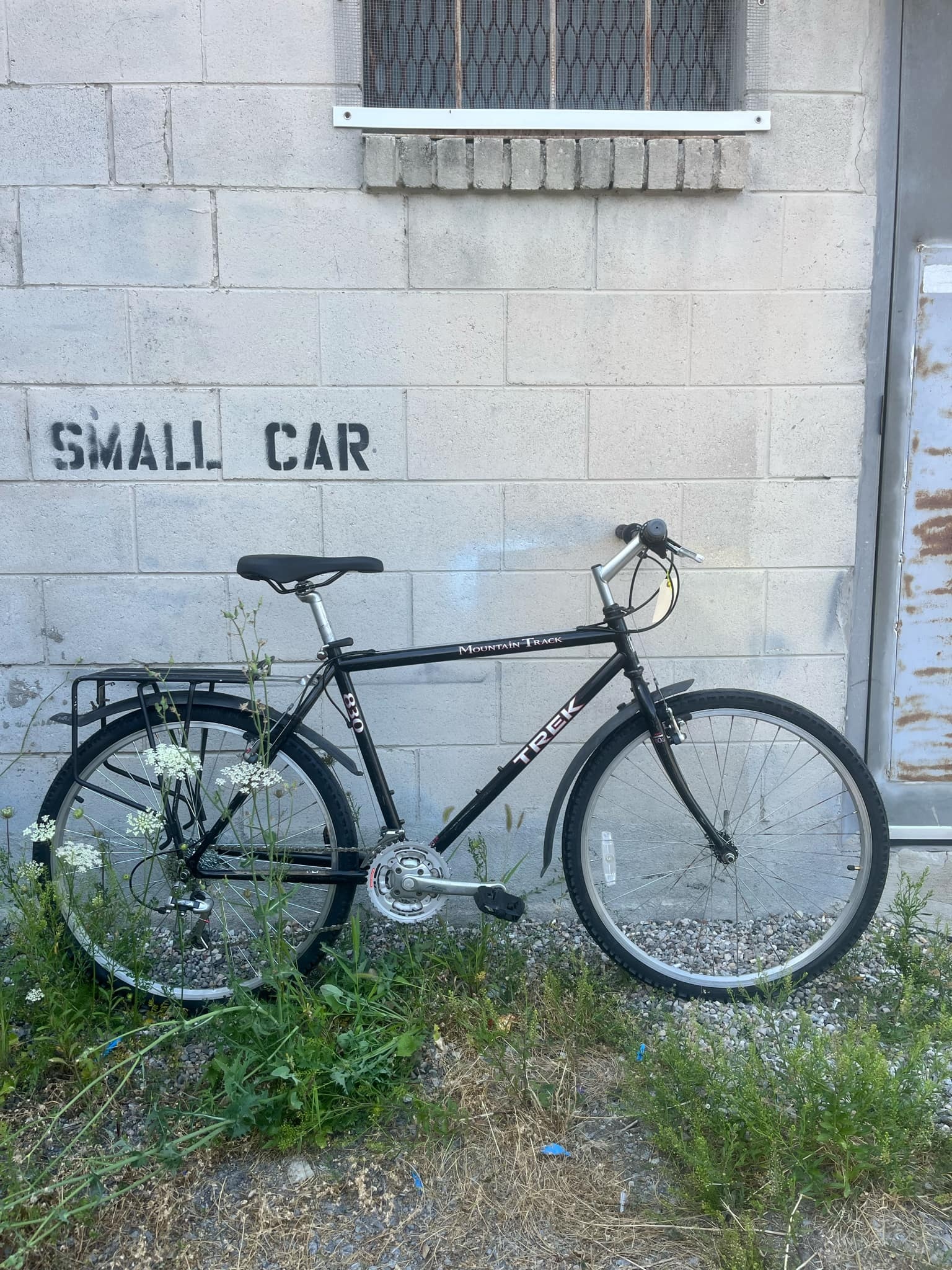 Refurbished Trek Mountain Track 830 Black 18" M With Clip On fenders and Rack!