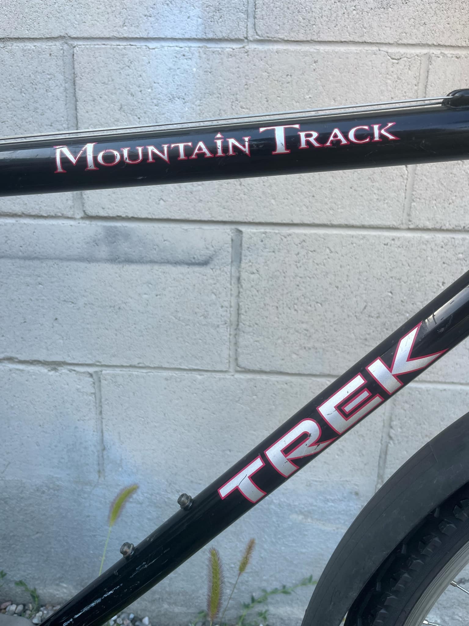 Refurbished Trek Mountain Track 830 Black 18" M With Clip On fenders and Rack!