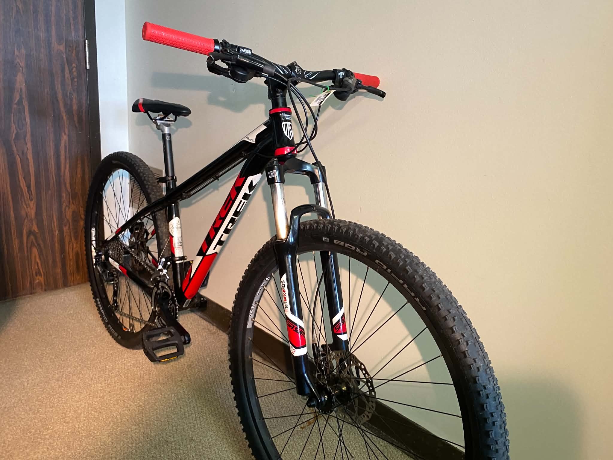 Refurbished Trek Wahoo Black/Red Small