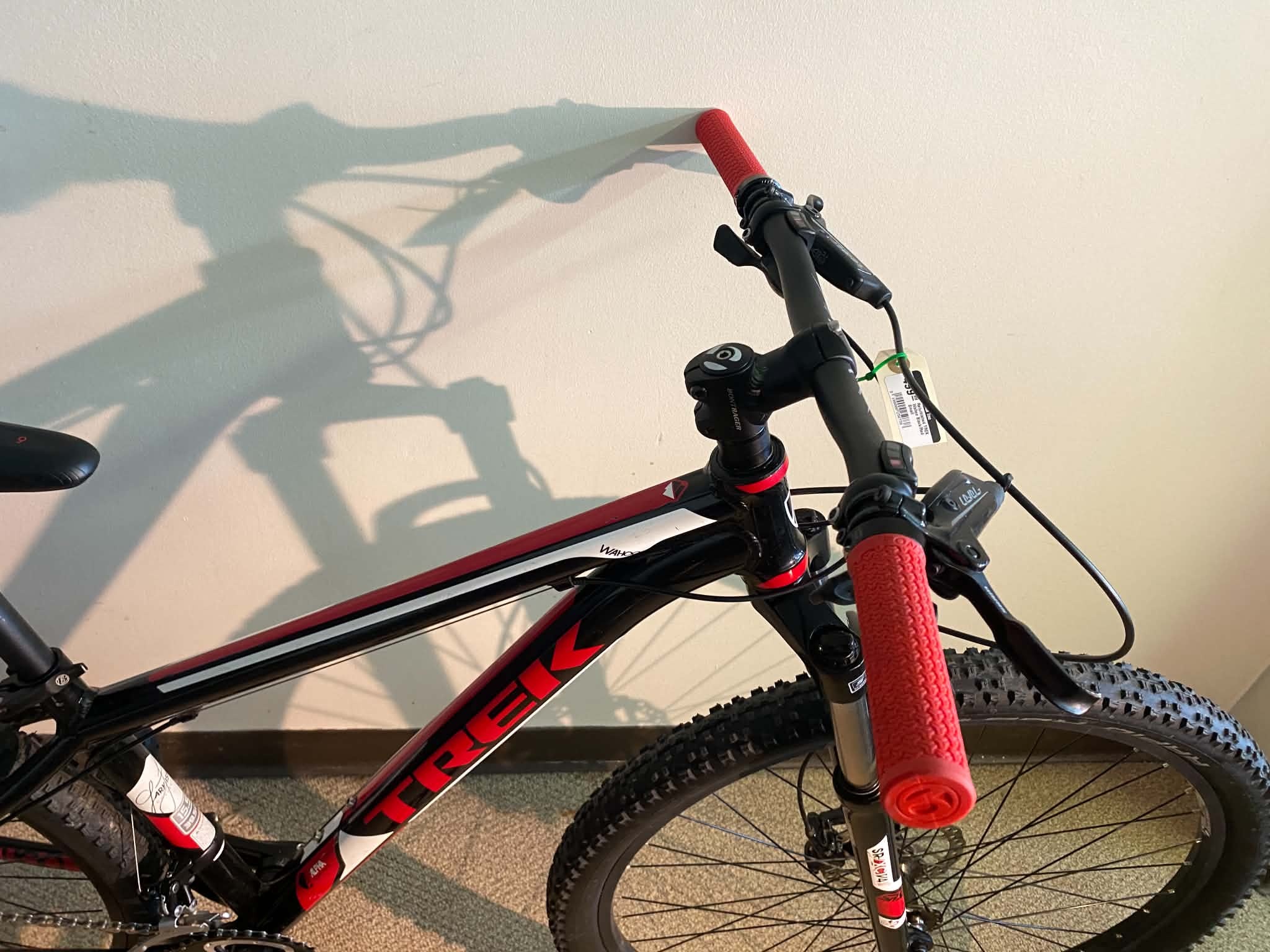 Refurbished Trek Wahoo Black/Red Small