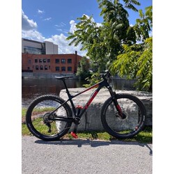 Refurbished Trek Roscoe 7  Black & Red Large