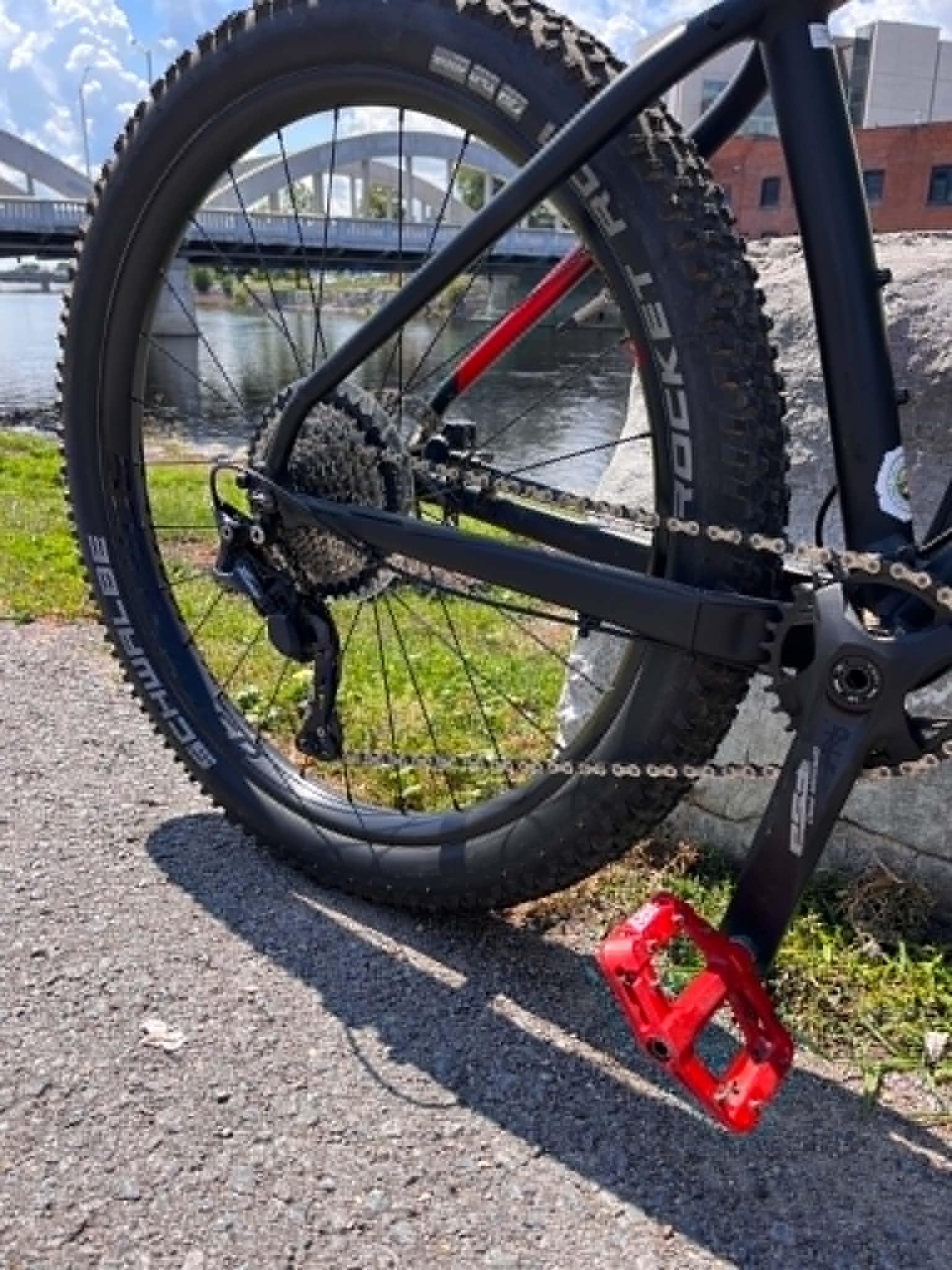 Refurbished Trek Roscoe 7 2017 L Black & Red