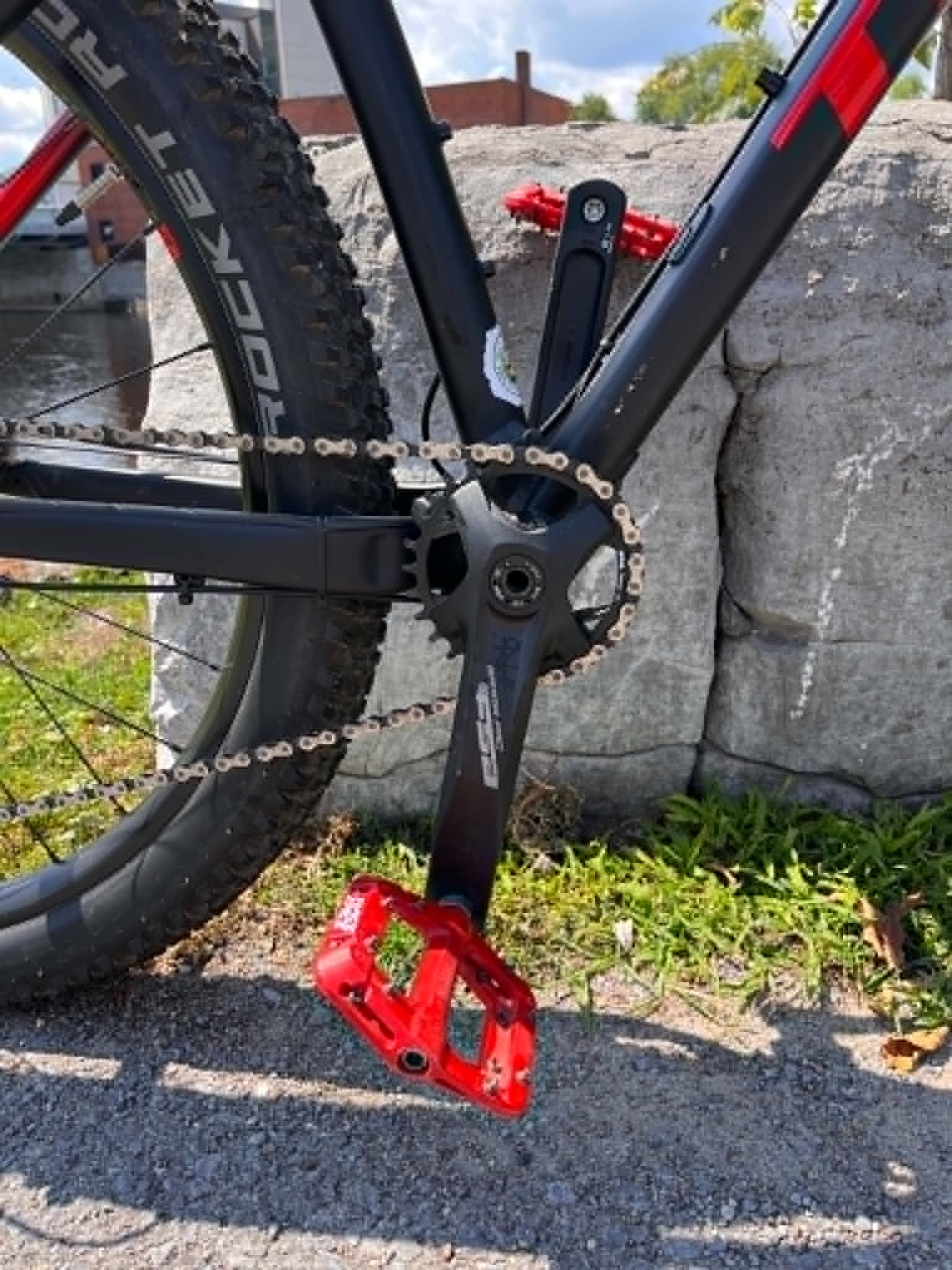 Refurbished Trek Roscoe 7 2017 L Black & Red
