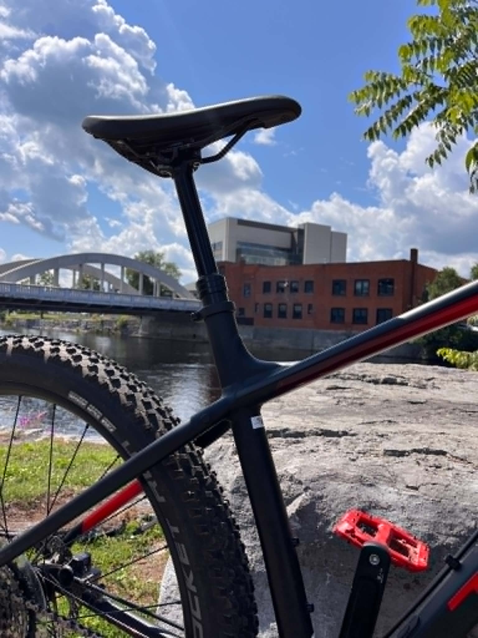 Refurbished Trek Roscoe 7 2017 L Black & Red