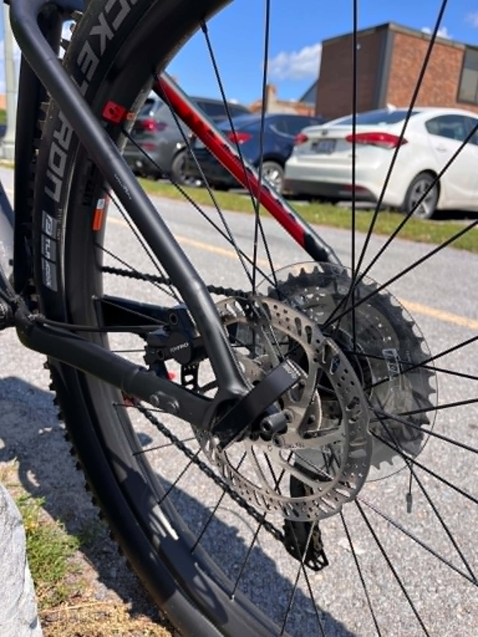 Refurbished Trek Roscoe 7 2017 L Black & Red