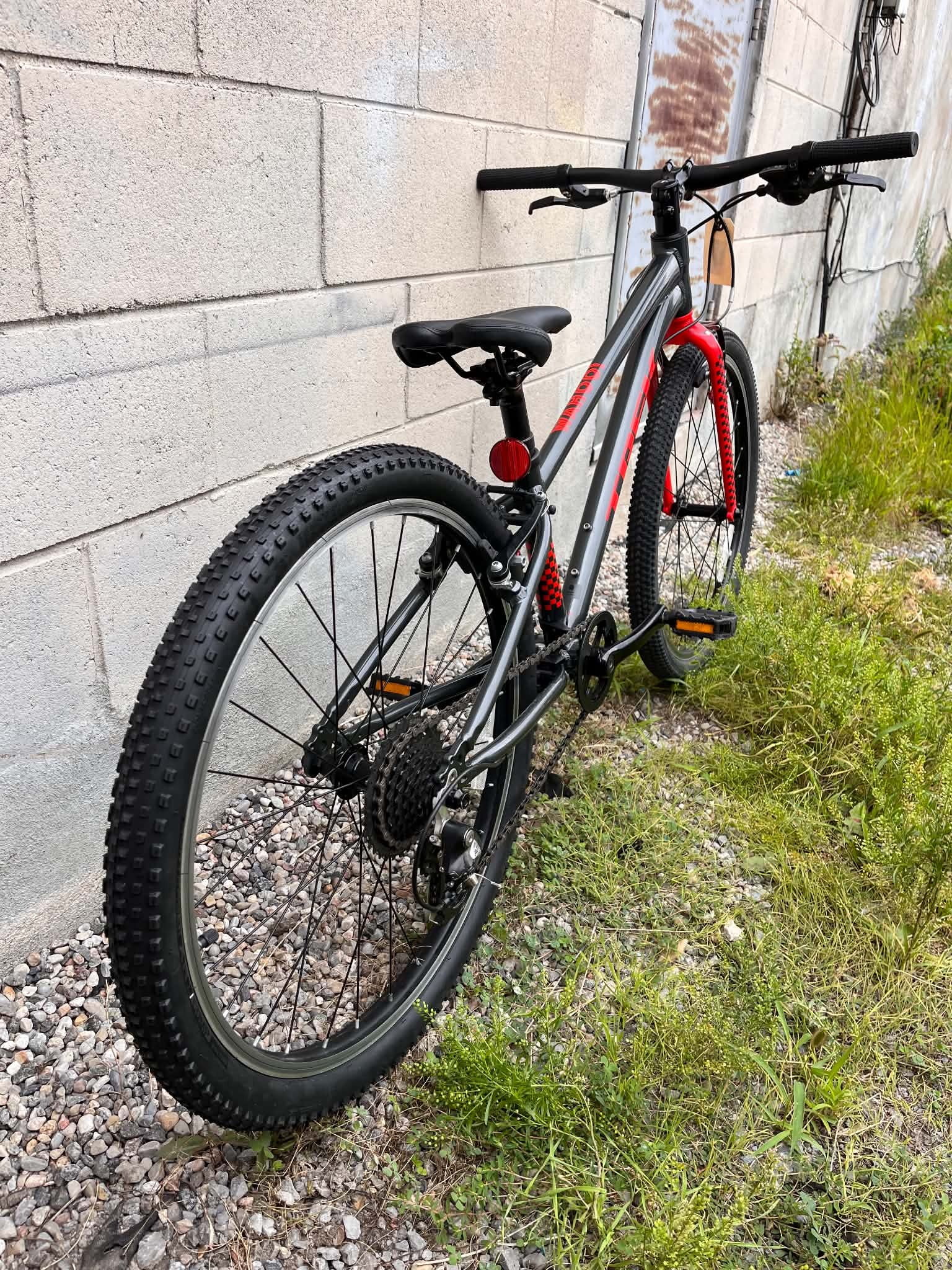 Refurbished Trek Wahoo 24 Kid's MTB Black Rigid Black and Red