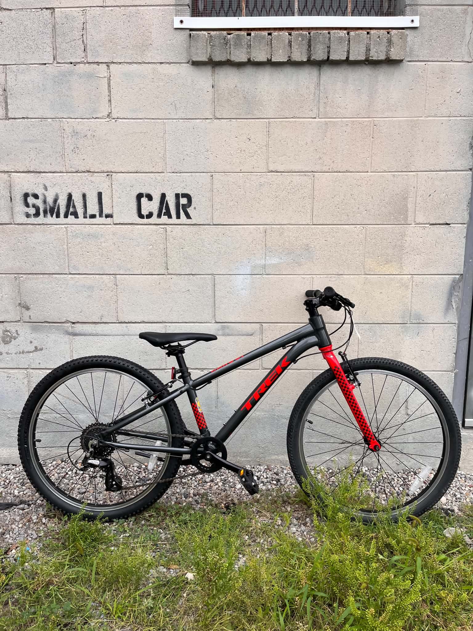 Refurbished Trek Wahoo 24 Kid's MTB Black Rigid Black and Red