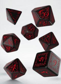 Ensemble de 7 dés polyédriques elfiques noirs avec chiffres rouges