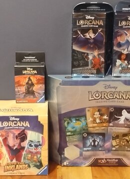 Lorcana Bundle 3 : 2 Starter Decks, Mulan Sleeves, Inklands Trove, D100 Collector's Edition (EN)