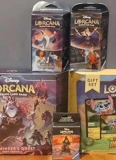 Lorcana Bundle 5 : 2 Starter Decks, Mulan Sleeves, Illumineer's Quest, Inklands Gift Set (EN)