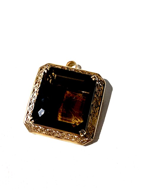 Large Step Cut Smoky Quartz Brooch Or Pendant 18ct Yellow Gold 4x4cm Europe C1955 Becker Minty - Gold Large Quartz Pendant Large Step Cut Smoky Quartz Brooch Or Pendant 18ct Yellow Gold 4x4cm Europe C1955 Becker Minty - Gold Large Quartz Pendant