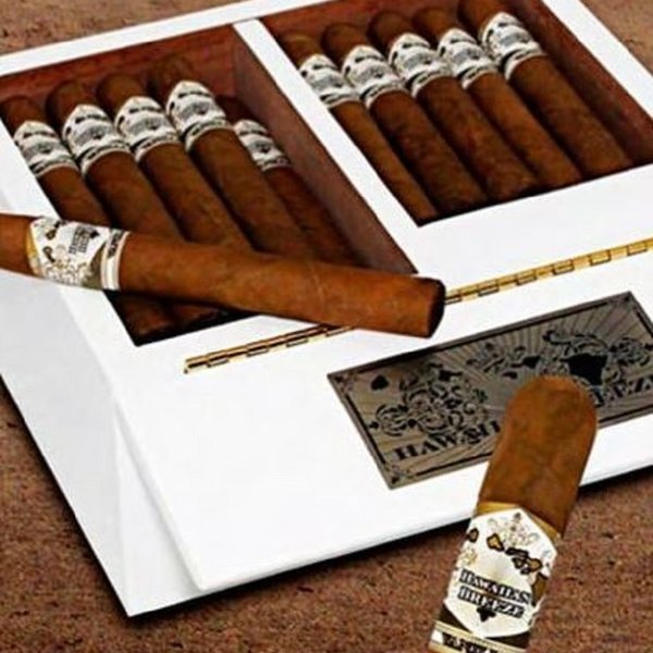 Esteban Carreras Hawaiian Breeze Latte Corona by Esteban Carreras- Single Cigar