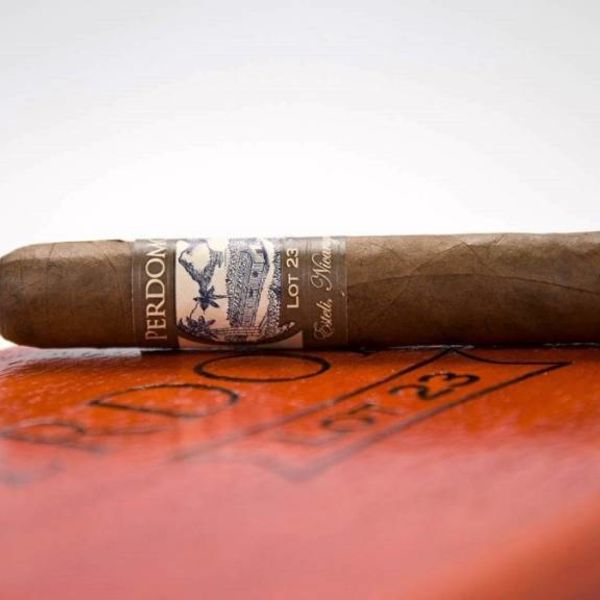 Perdomo Perdomo Lot 23 Natural Churchill Box of 24