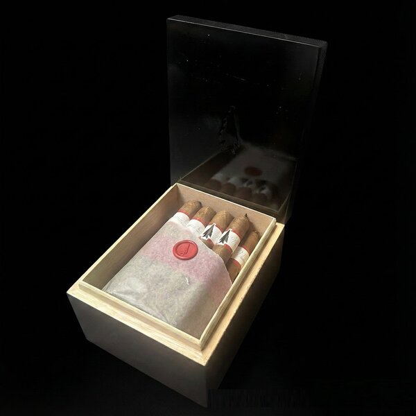 Viaje Viaje- Vampire Dust Red- Silent Invitation- 6 x 52- Box of 24