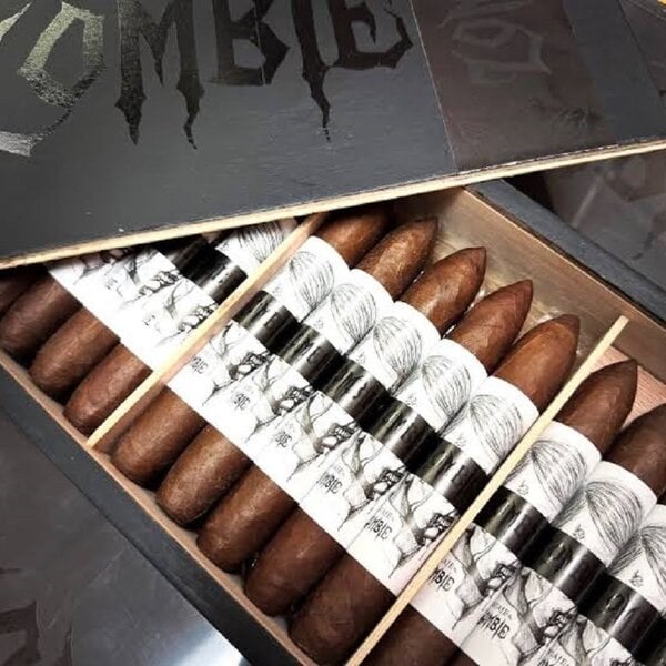 Viaje Viaje Zombie Alternative Artwork 2026 Black Figurado- 6 x 56- Box of 25