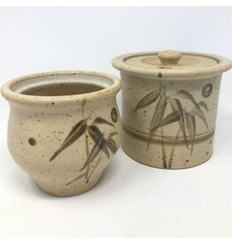 Pair of sugar bowls, one lid