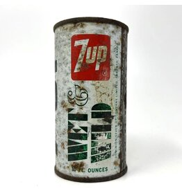 Vintage 7-UP can Vintage 7-UP can