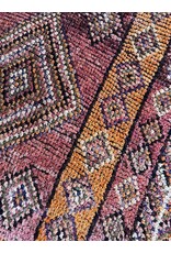 7'.7" x 3' hand knotted wool rug