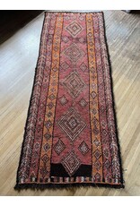 7'.7" x 3' hand knotted wool rug