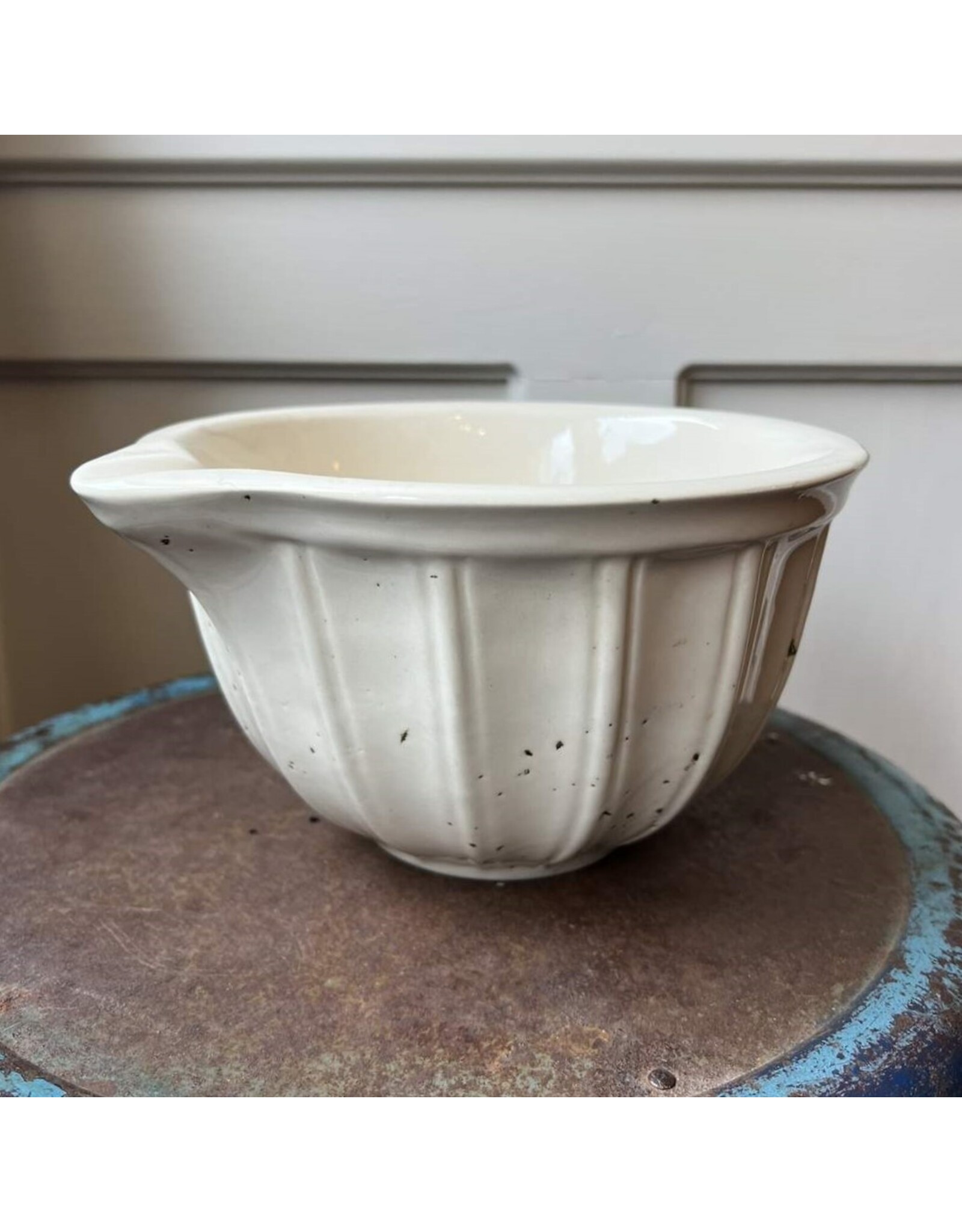 Mixing bowl with spout - heavy stoneware exterior pitting scalloped outside