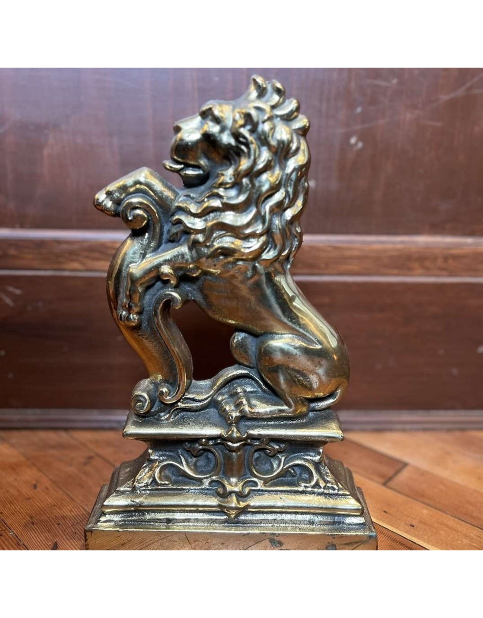 Lion passant