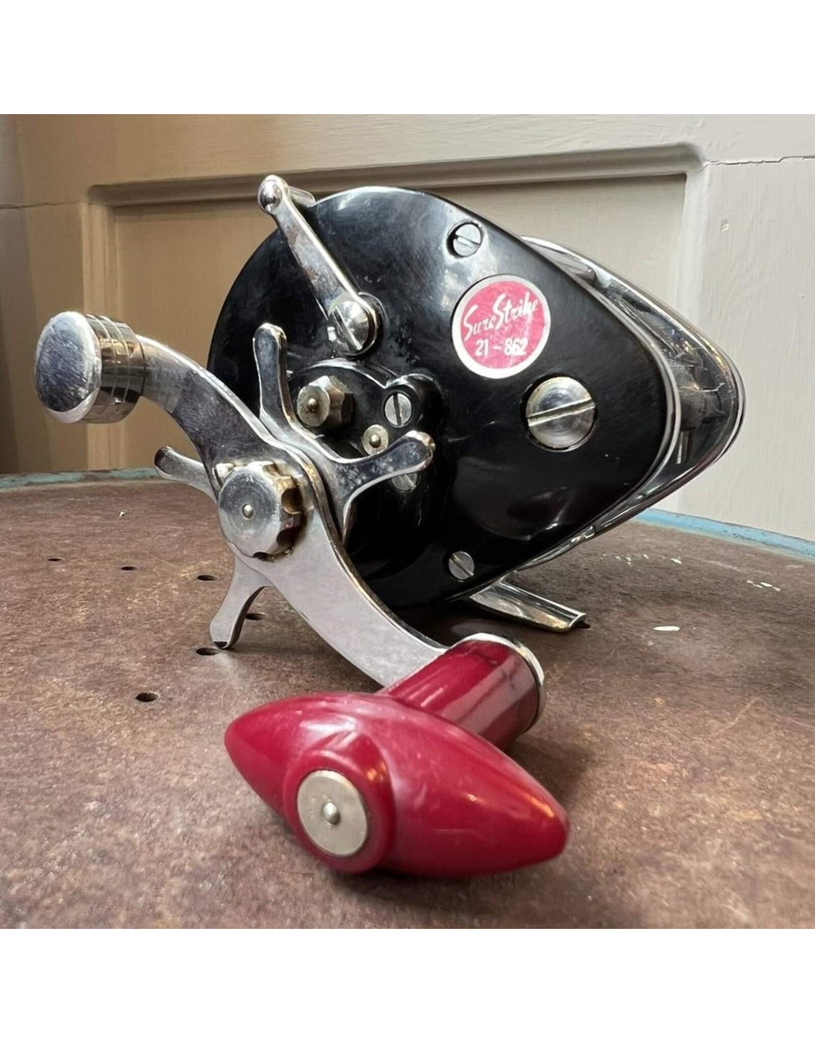 Fishing reel - SureStrike 21-862, made in Japan