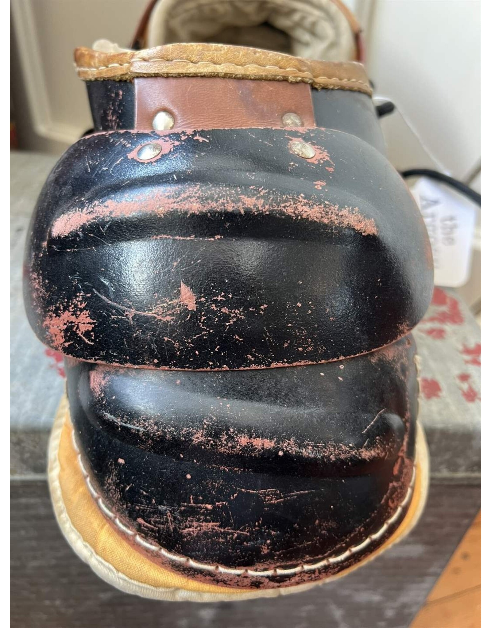 Hockey shoulder pads - leather Black Diamond SH62 Junior