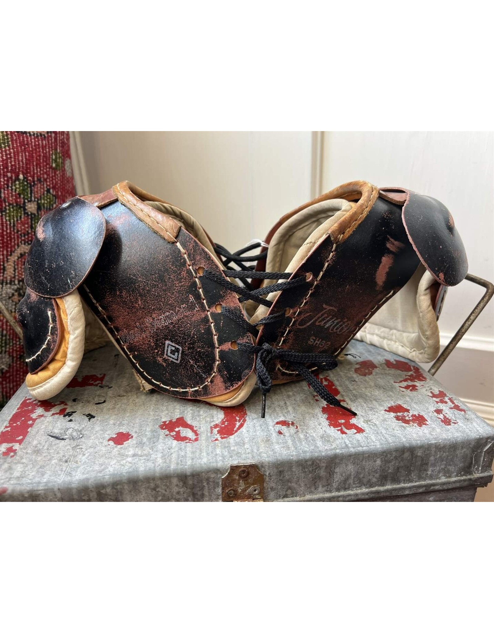 Hockey shoulder pads - leather Black Diamond SH62 Junior