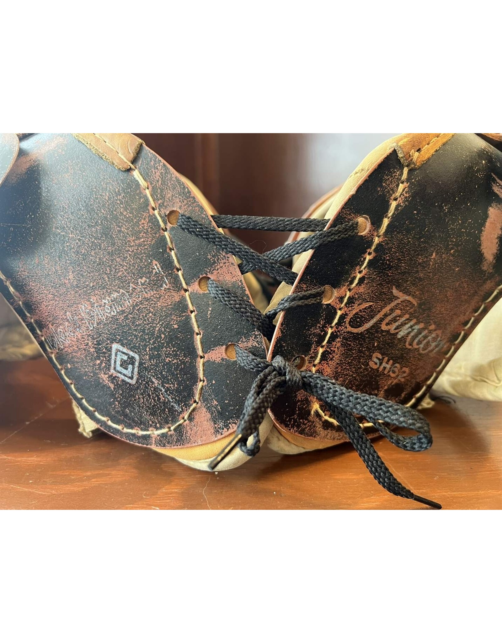 Hockey shoulder pads - leather Black Diamond SH62 Junior