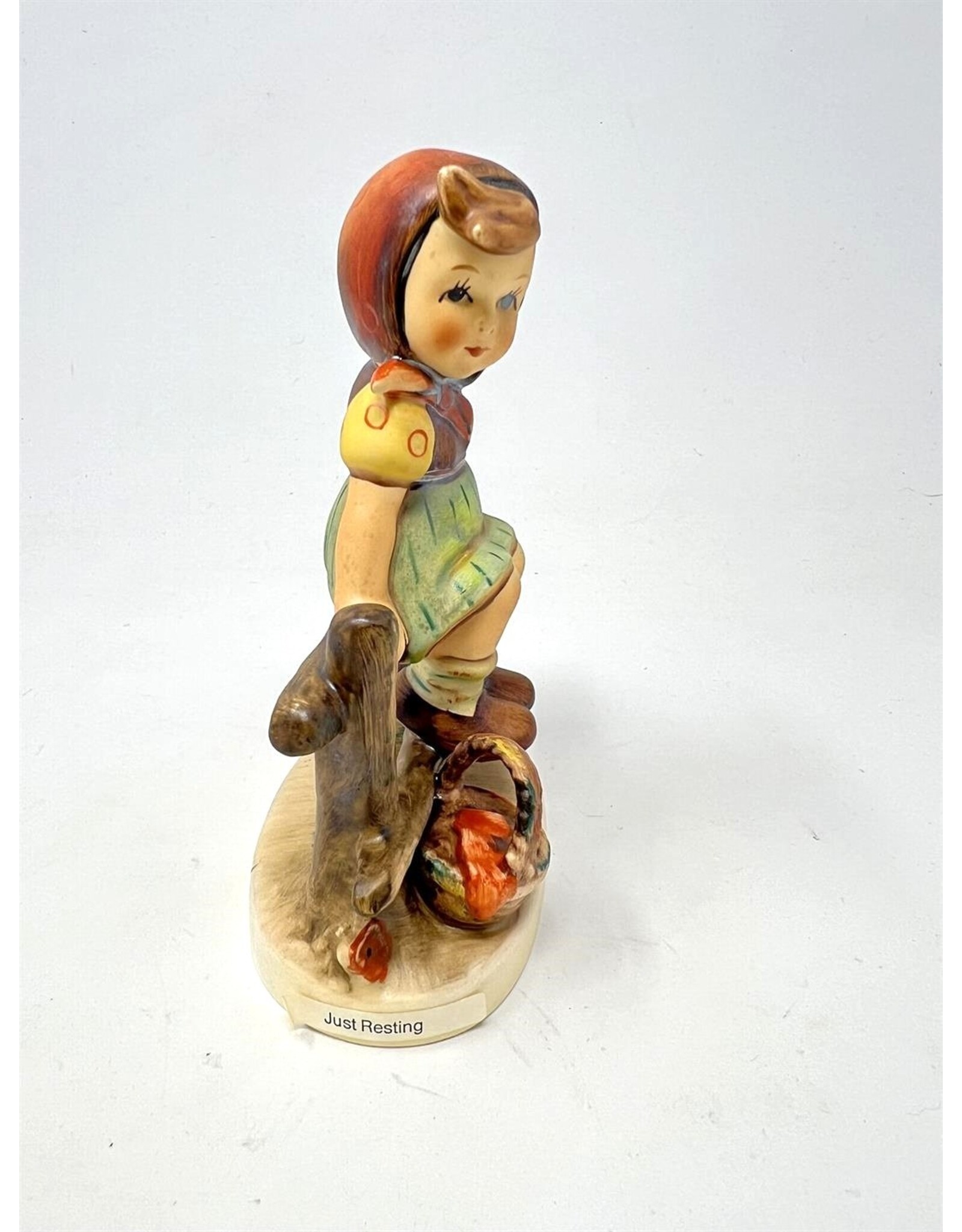 Hummel figurine - Just Resting 112/I 1981 Goebel